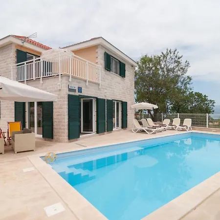 Pool Tin On Island Brac ヴィラ